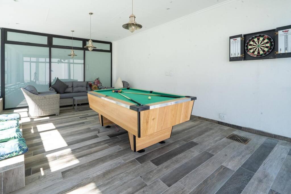 Private Modern 10 Bdrm Home Tucked Away In Sandton Johannesburg Exterior photo